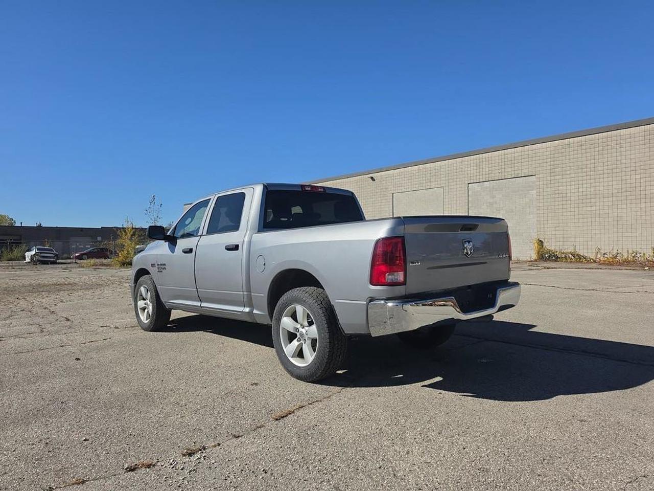 2023 RAM 1500 Classic SLT | New Tires | New Brakes | Clean CarFax Report | Fully Certified | Ontario Vehicle | CarPlay | Photo