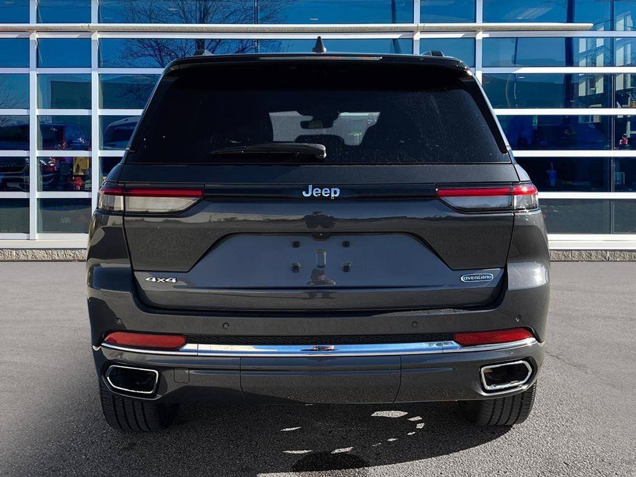 2023 Jeep Grand Cherokee Overland | Clean Carfax Report | Low KMS | New Rear Brakes | Fully Certified | Ontario Vehicle | Photo