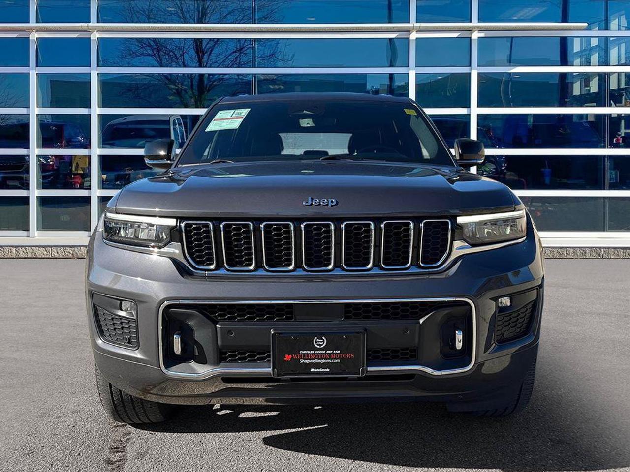 2023 Jeep Grand Cherokee Overland | Clean Carfax Report | Low KMS | New Rear Brakes | Fully Certified | Ontario Vehicle | Photo