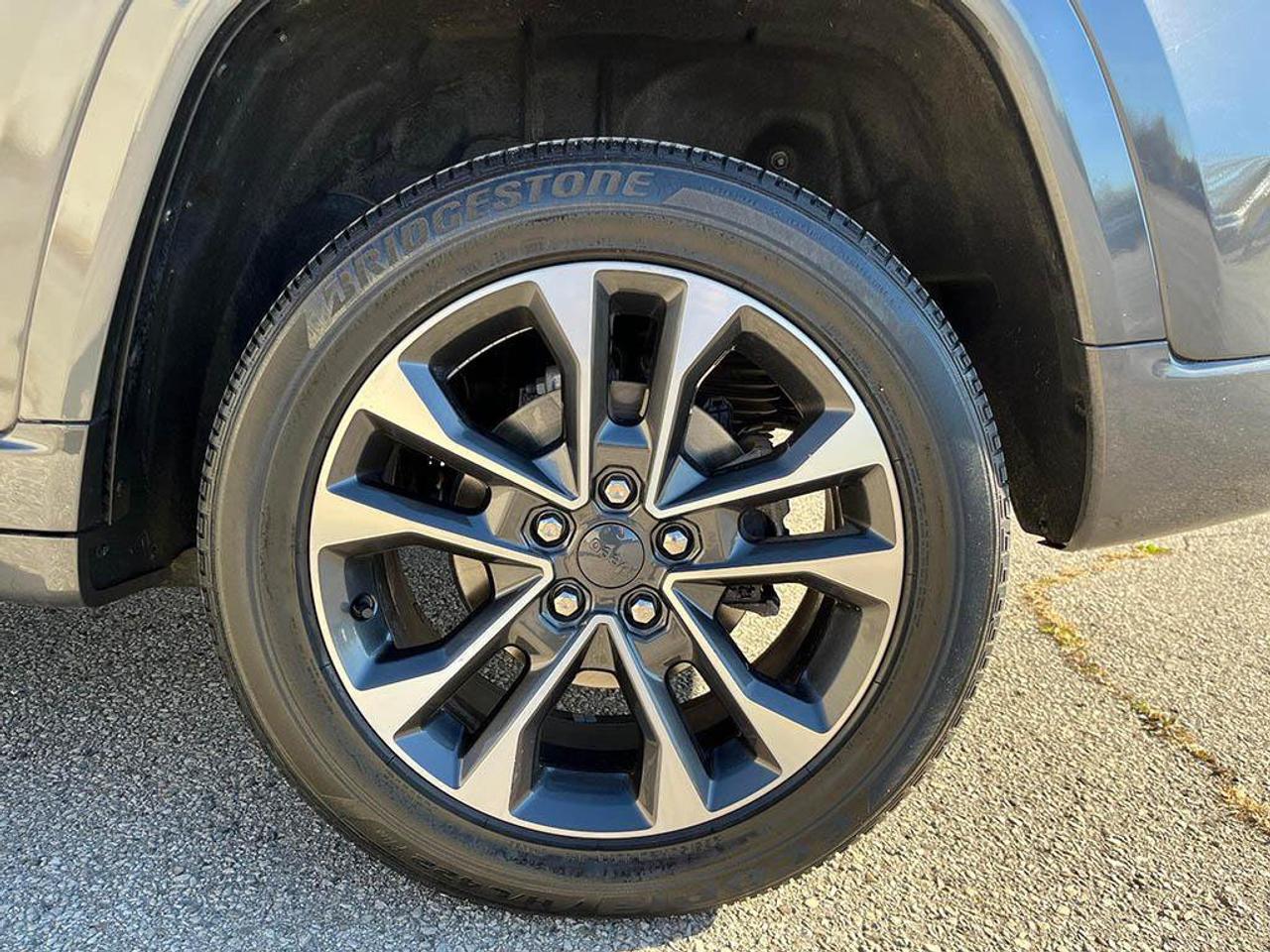 2023 Jeep Grand Cherokee Overland | Clean Carfax Report | Low KMS | New Rear Brakes | Fully Certified | Ontario Vehicle | Photo