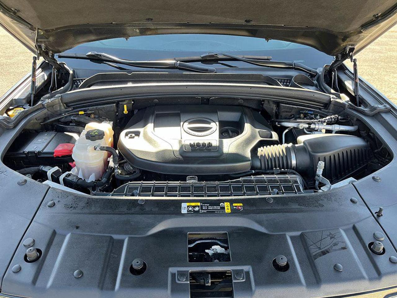 2023 Jeep Grand Cherokee Overland | Clean Carfax Report | Low KMS | New Rear Brakes | Fully Certified | Ontario Vehicle | Photo