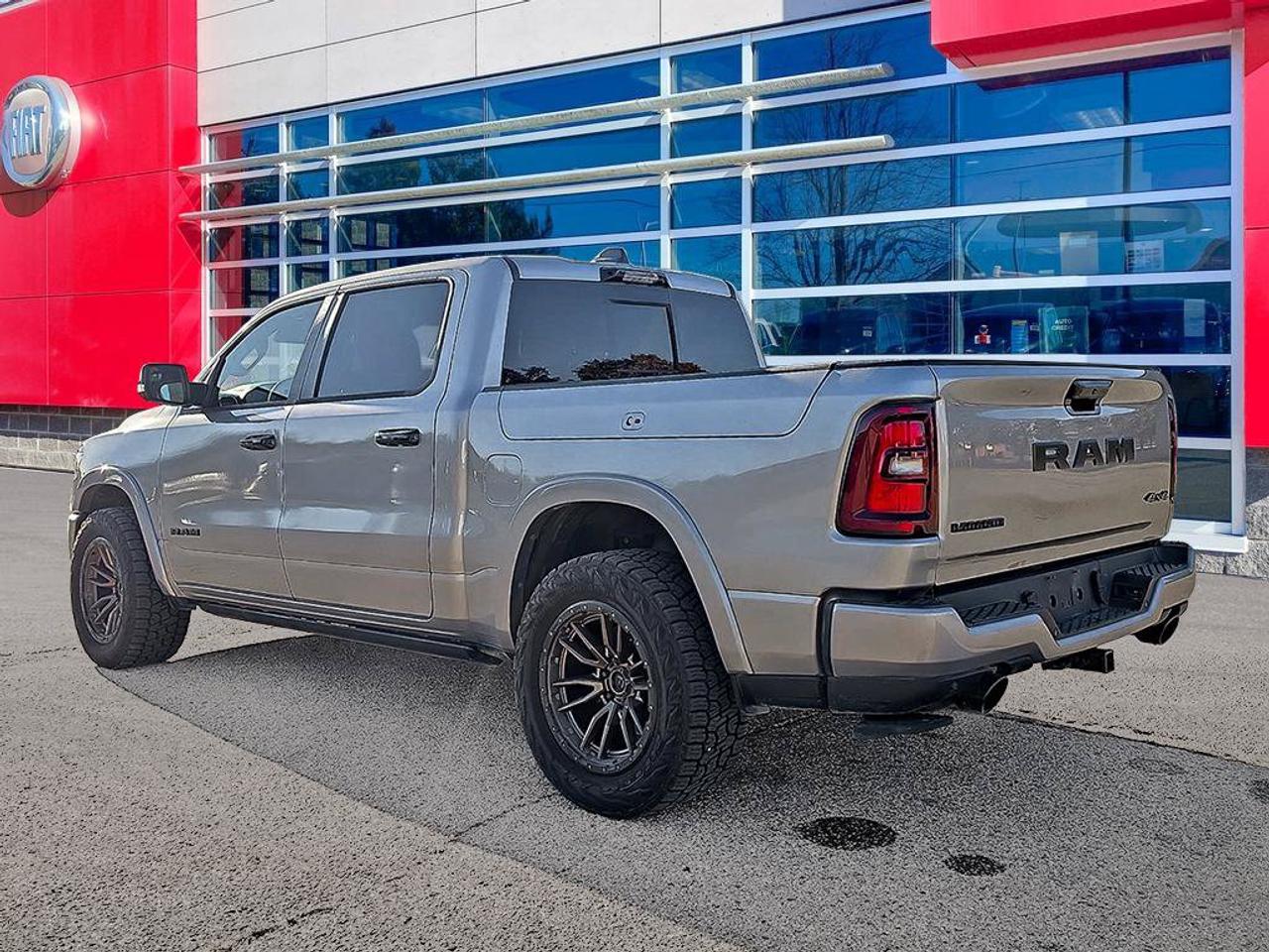 2025 RAM 1500 Laramie | Clean CarFax | Ontario Vehicle | Tech Group | Advanced Safety Group II | Laramie Level 2 | Photo