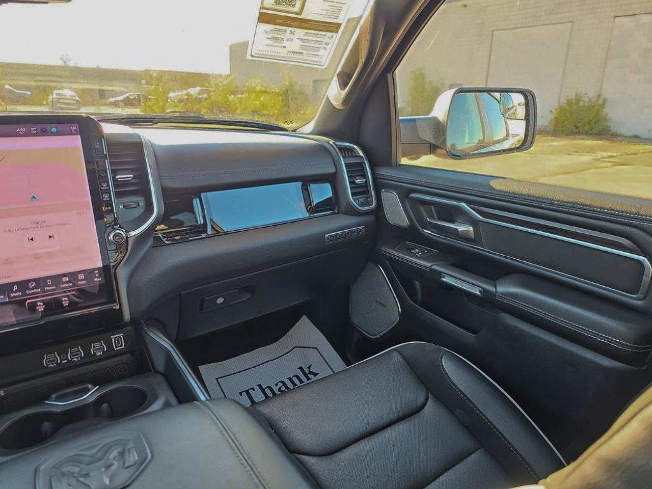 2025 RAM 1500 Laramie | Clean CarFax | Ontario Vehicle | Tech Group | Advanced Safety Group II | Laramie Level 2 | Photo