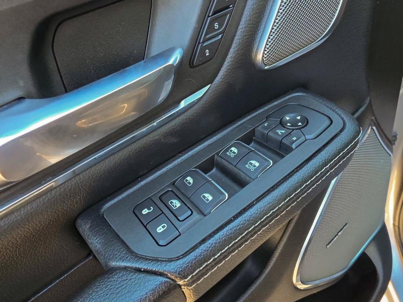 2025 RAM 1500 Laramie | Clean CarFax | Ontario Vehicle | Tech Group | Advanced Safety Group II | Laramie Level 2 | Photo