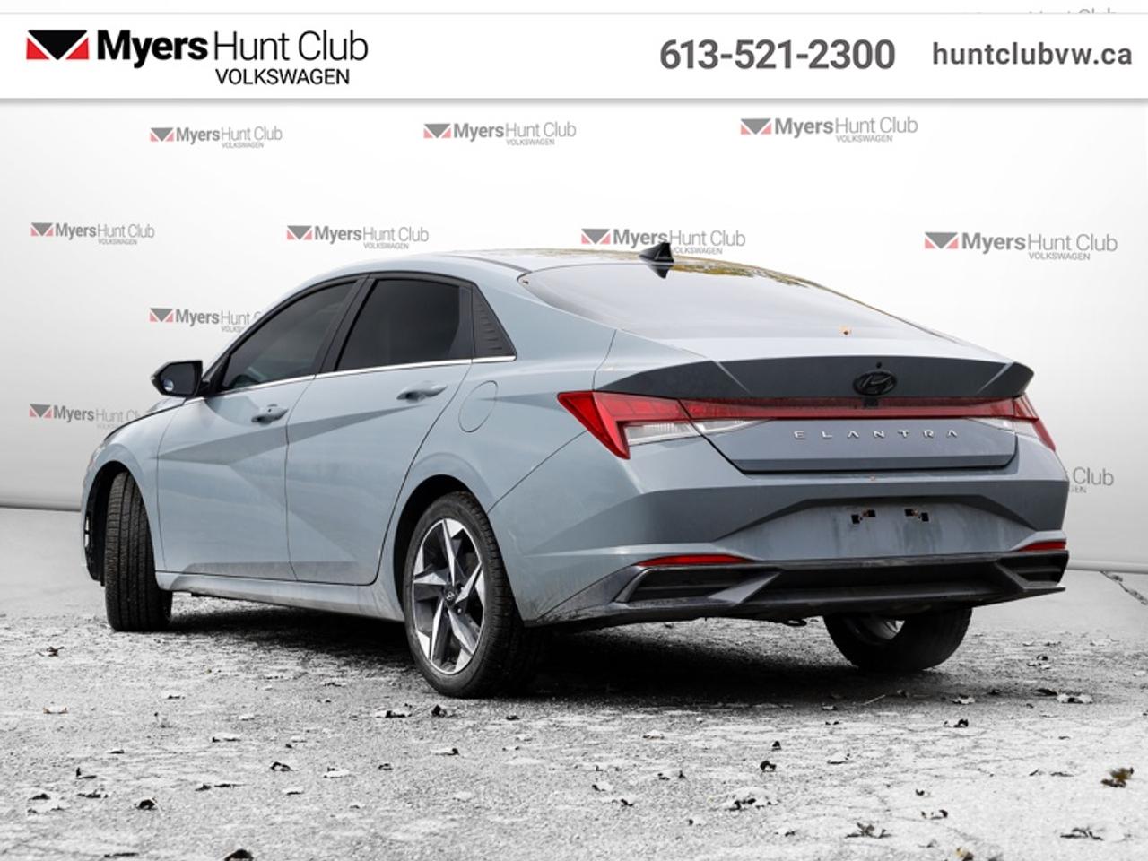 2023 Hyundai Elantra Luxury w/Two-Tone Photo4