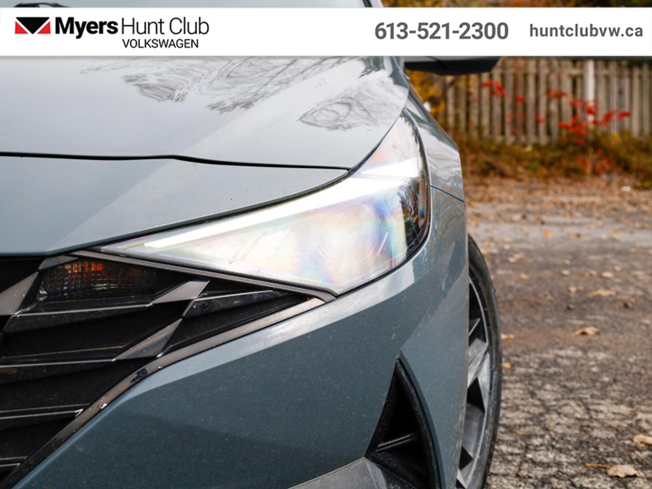 2023 Hyundai Elantra Luxury w/Two-Tone Photo