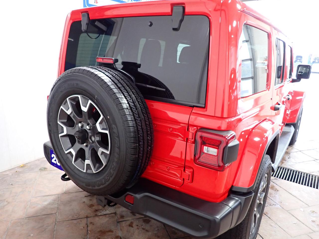 2026 Jeep Wrangler Sahara 4DR 4X4 LEATHER NAVI Photo2