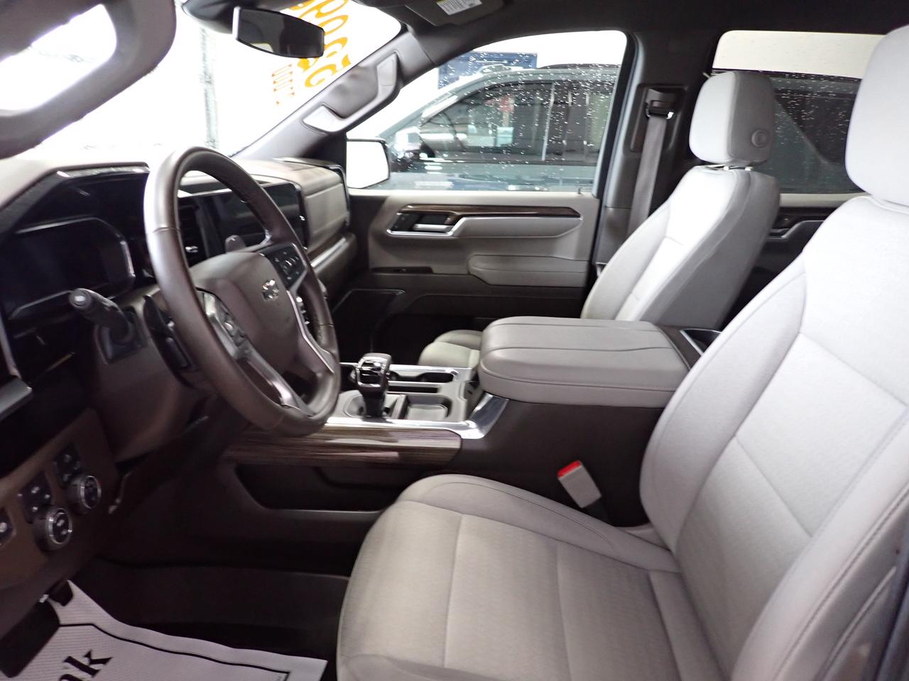 2025 Chevrolet Silverado 1500 RST 4WD CREW CAB NAVI *DIESEL* 5'8 BOX Photo
