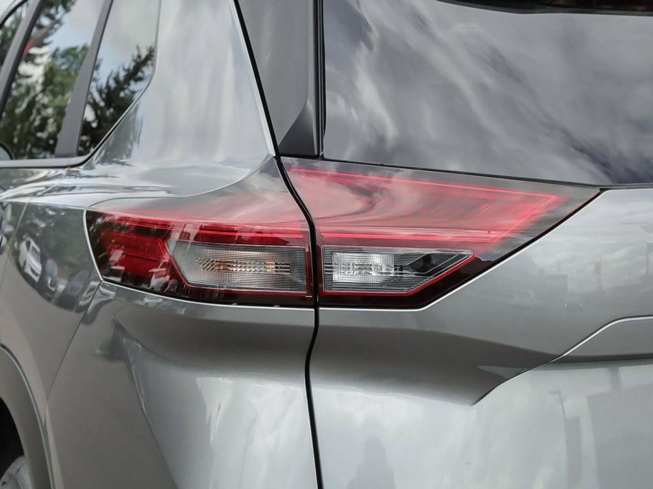 2026 Nissan Rogue SV MOONROOF Photo