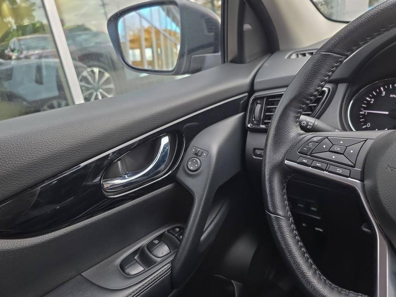2023 Nissan Qashqai SV AWD | Heated Seats | Apple Car Play | Camera | Photo