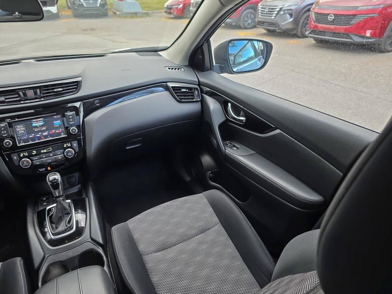 2023 Nissan Qashqai SV AWD | Heated Seats | Apple Car Play | Camera | Photo