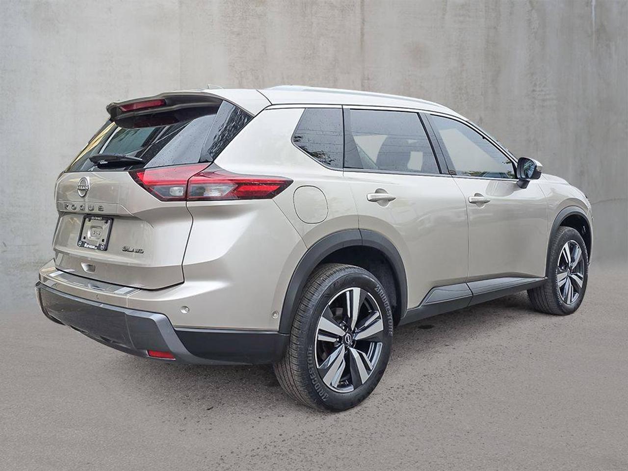 2024 Nissan Rogue SL Photo3