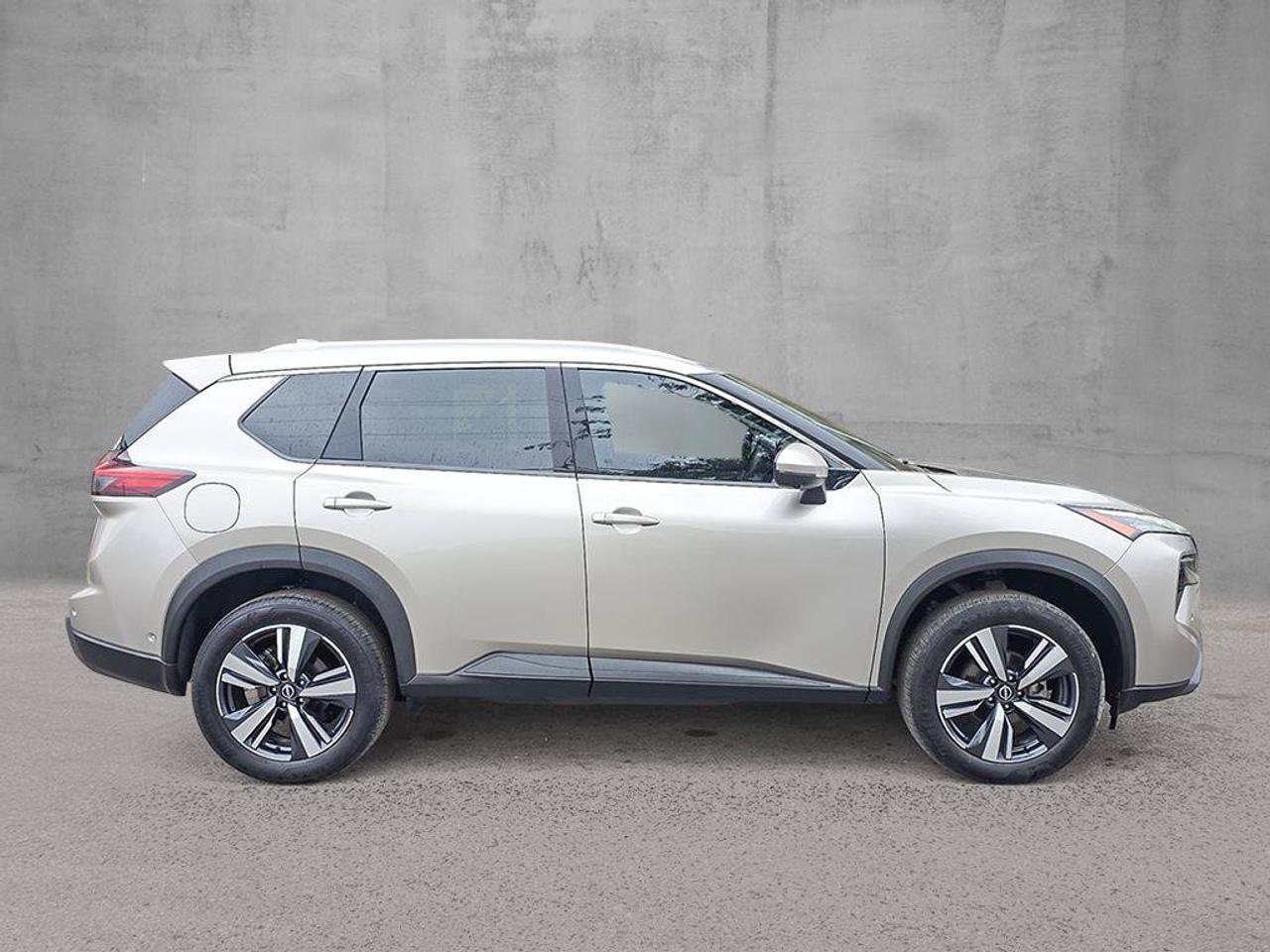 2024 Nissan Rogue SL Photo4