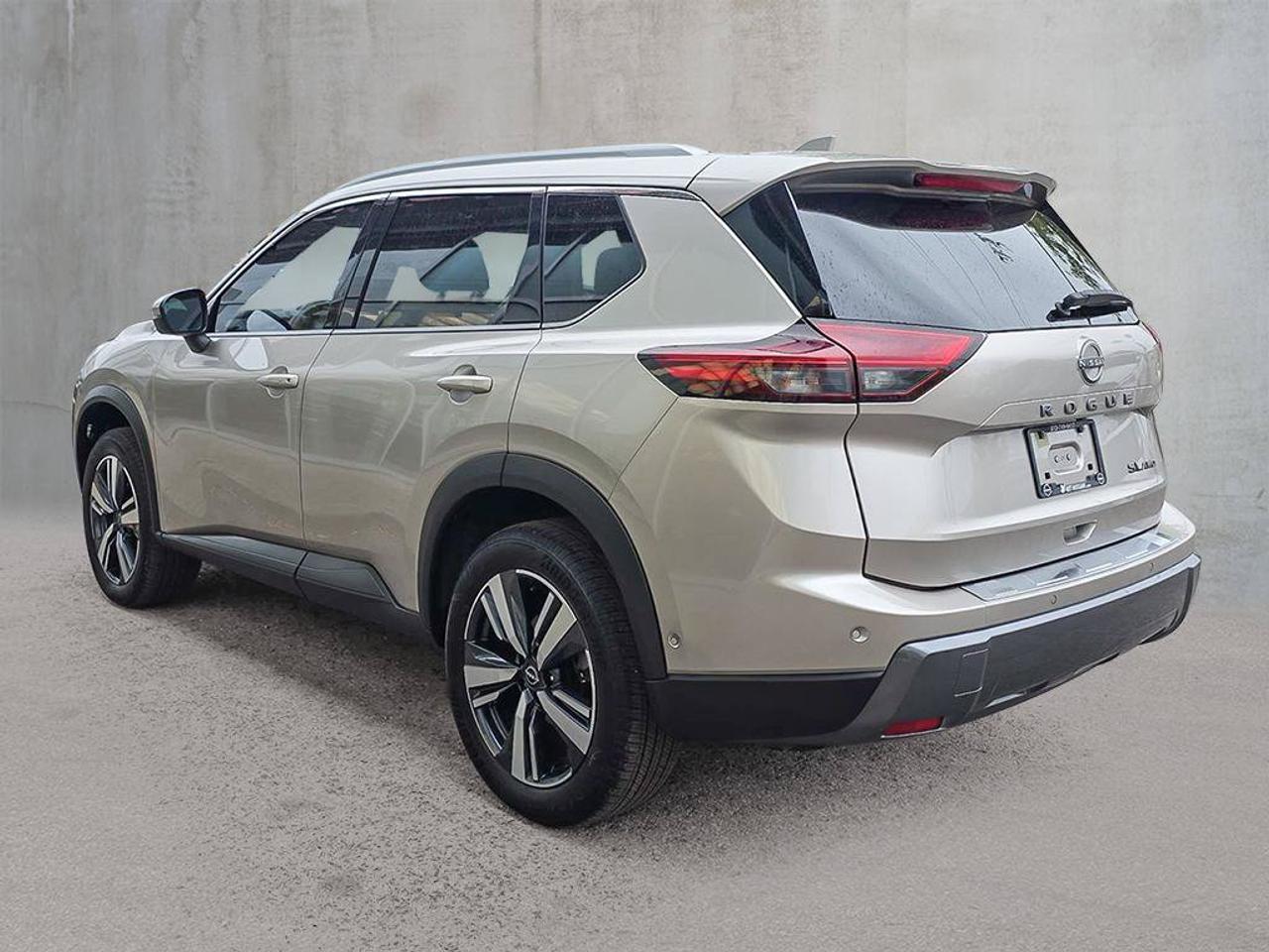 2024 Nissan Rogue SL Photo1