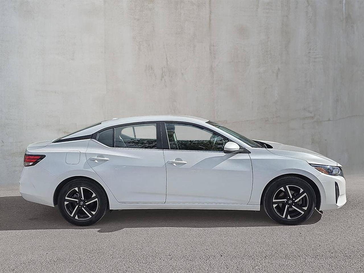 2024 Nissan Sentra SV Photo