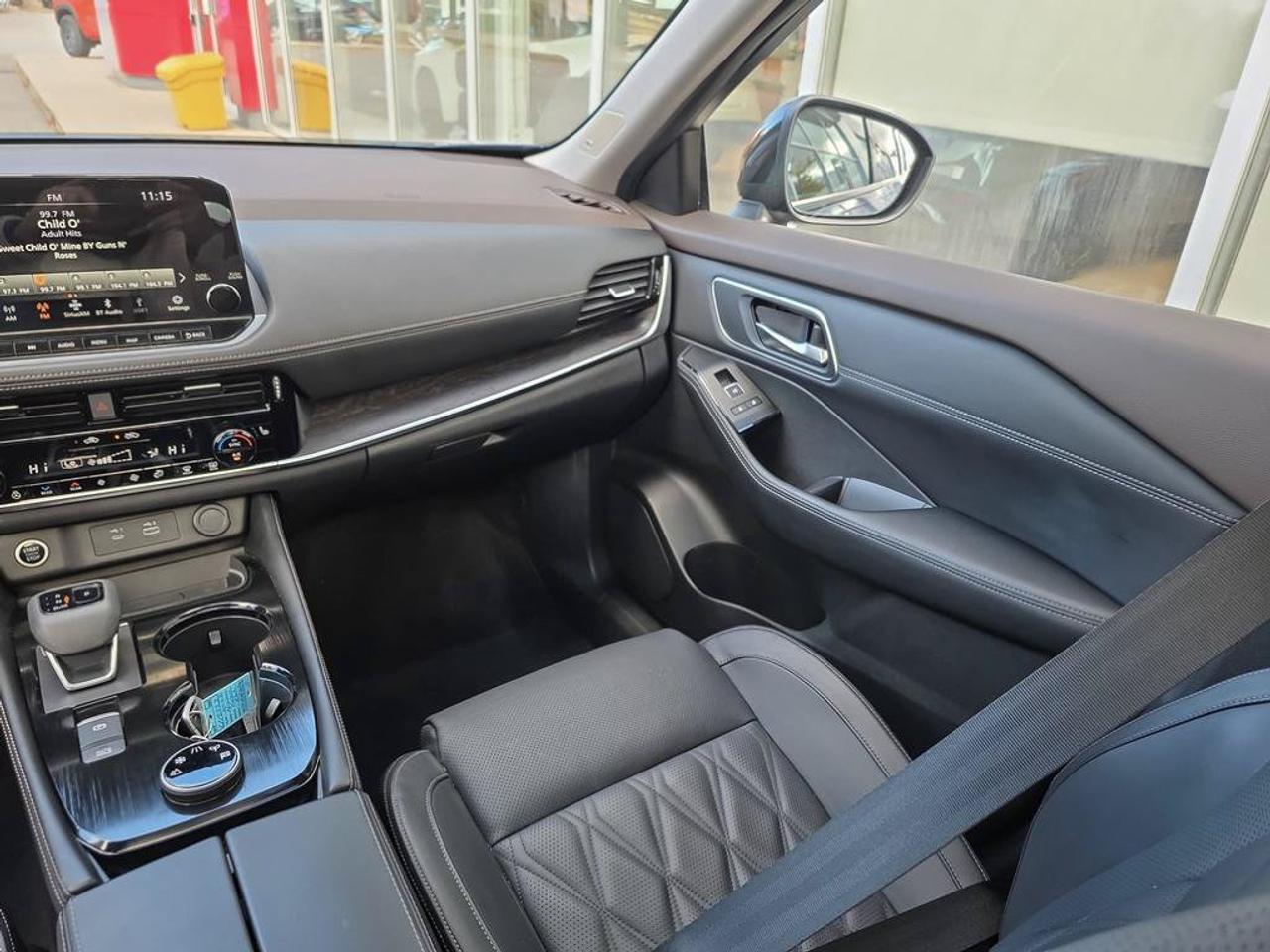 2023 Nissan Rogue Platinum Photo