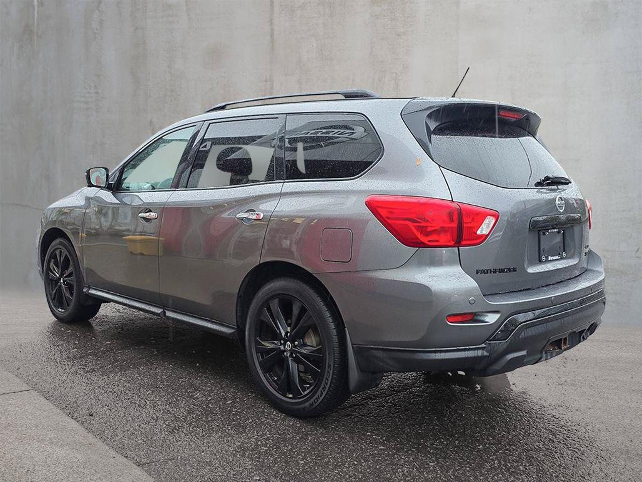 2018 Nissan Pathfinder SL Midnight Edition | 7 Seats | 3rd Row | Heated Seats | Photo
