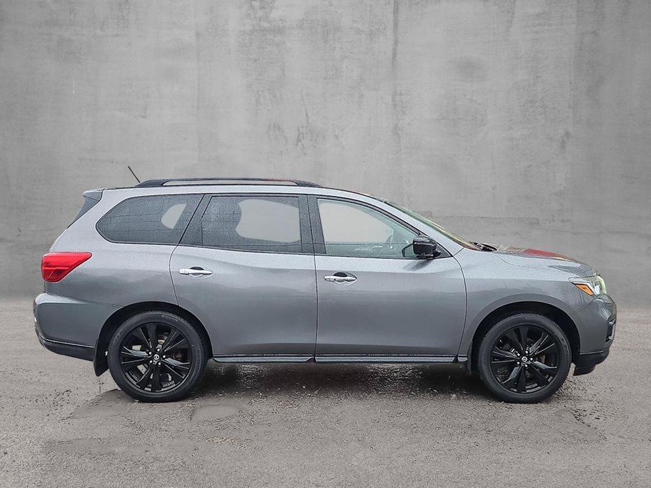 2018 Nissan Pathfinder SL Midnight Edition | 7 Seats | 3rd Row | Heated Seats | Photo4