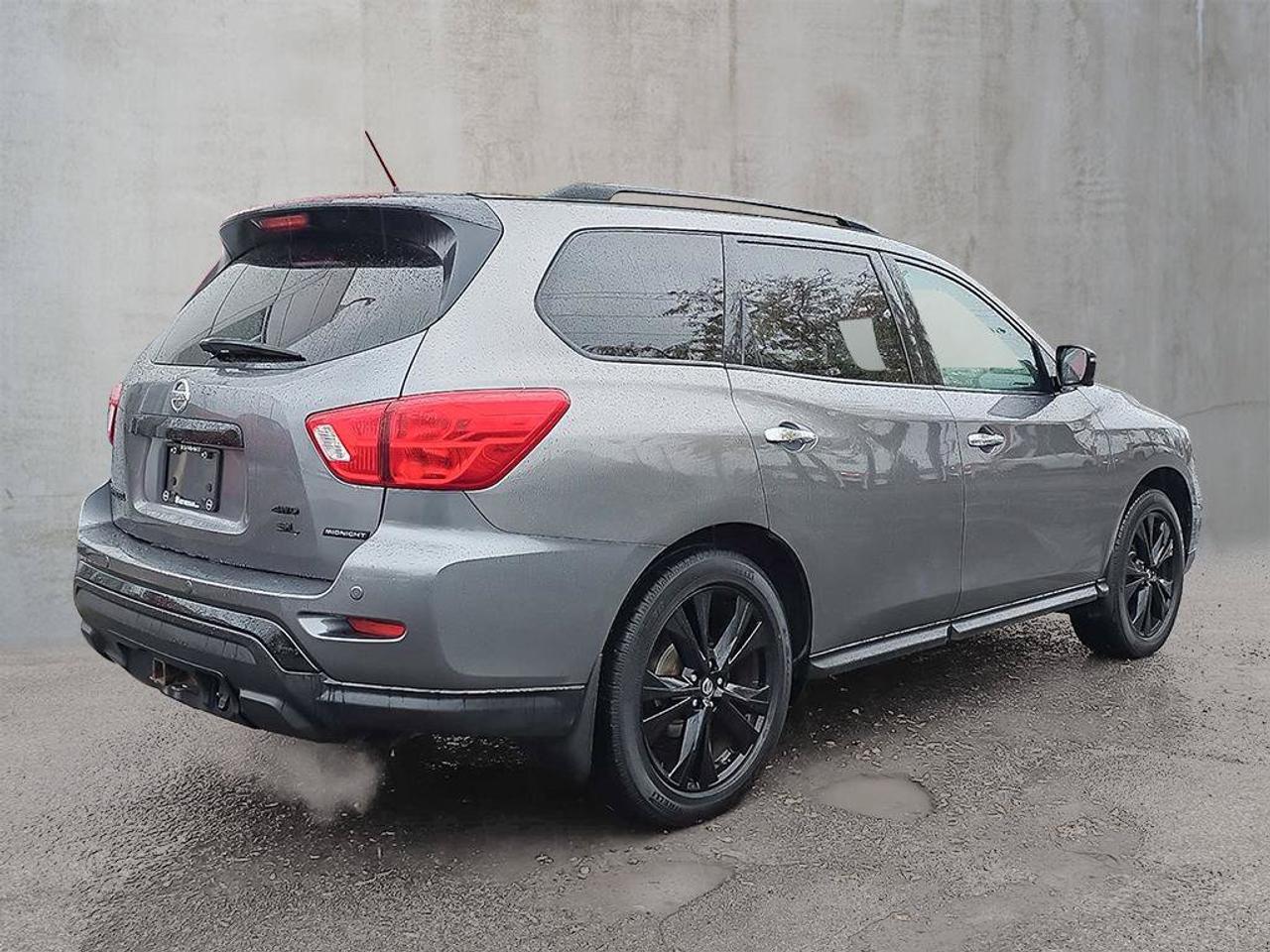 2018 Nissan Pathfinder SL Midnight Edition | 7 Seats | 3rd Row | Heated Seats | Photo