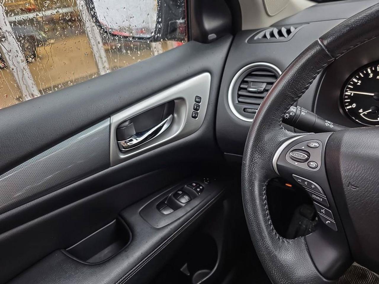 2018 Nissan Pathfinder SL Midnight Edition | 7 Seats | 3rd Row | Heated Seats | Photo