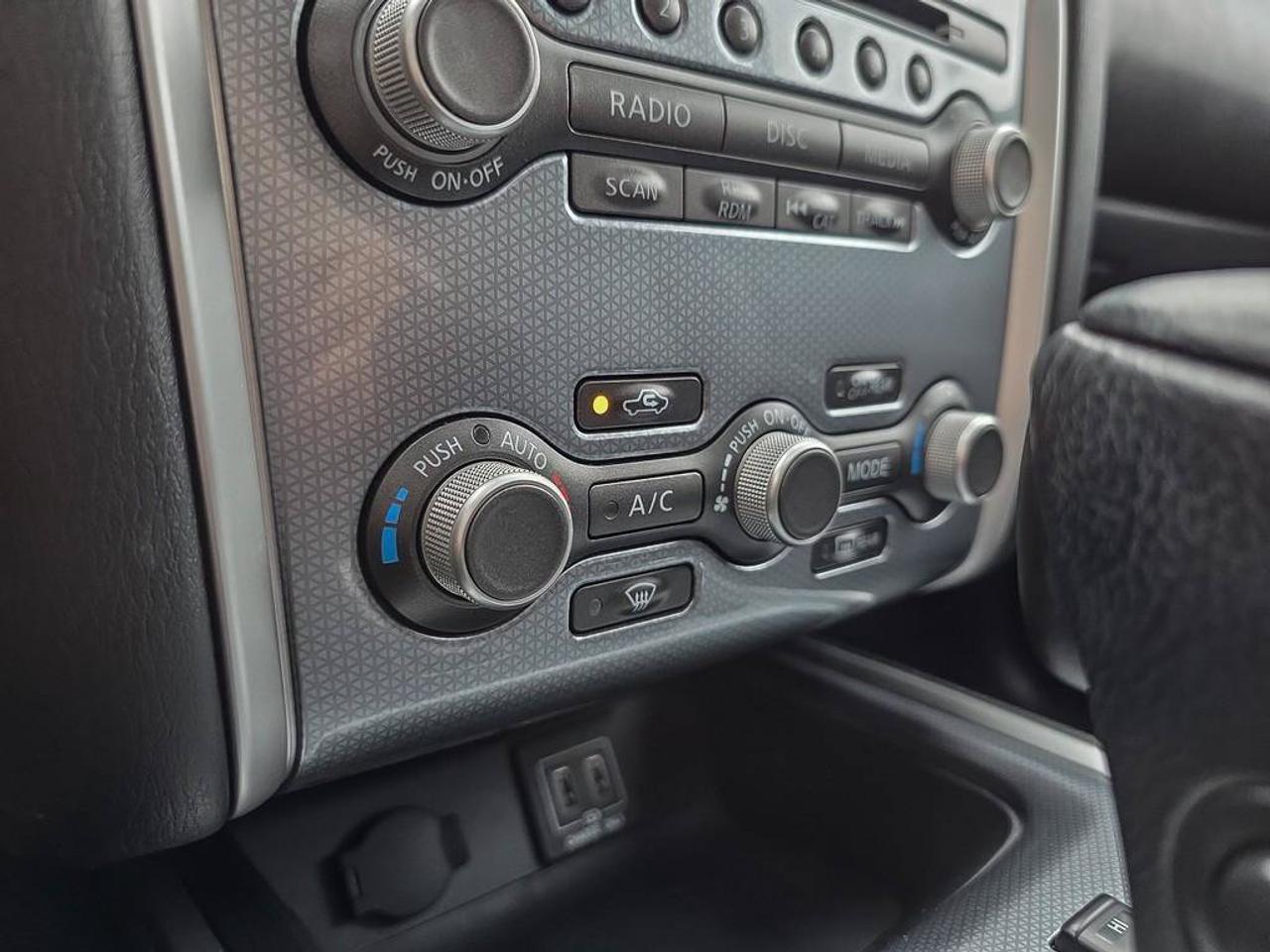 2018 Nissan Pathfinder SL Midnight Edition | 7 Seats | 3rd Row | Heated Seats | Photo