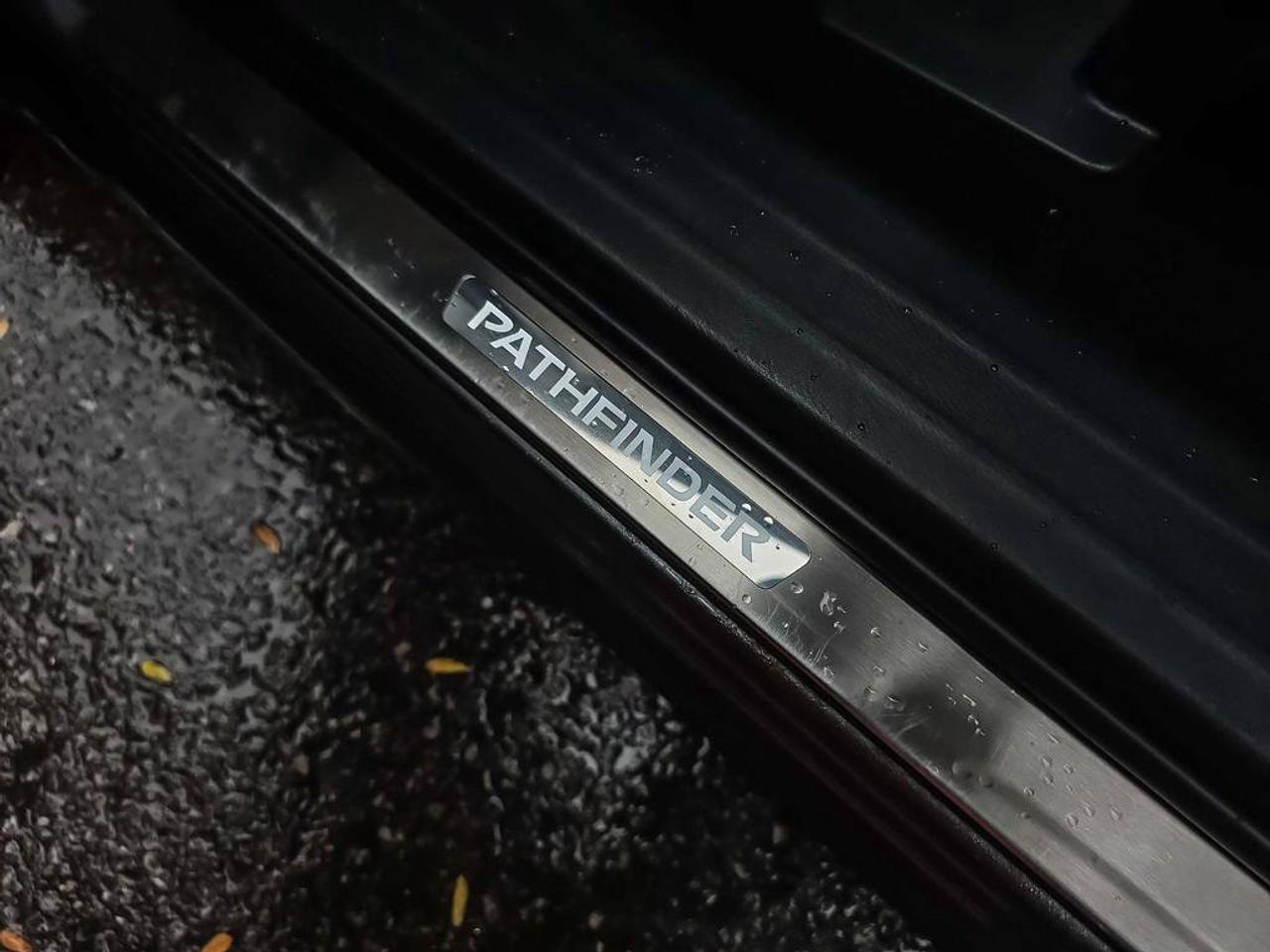 2018 Nissan Pathfinder SL Midnight Edition | 7 Seats | 3rd Row | Heated Seats | Photo