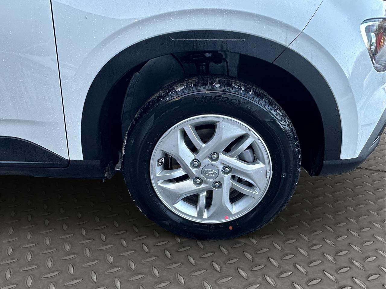2026 Hyundai Venue PREFERRED Photo5