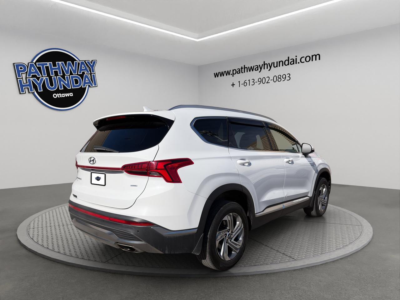2023 Hyundai Santa Fe Preferred AWD w/ Trend Package | Panoramic Sunroof | Heated Steering Wheel | Lane Keeping Assist Photo3