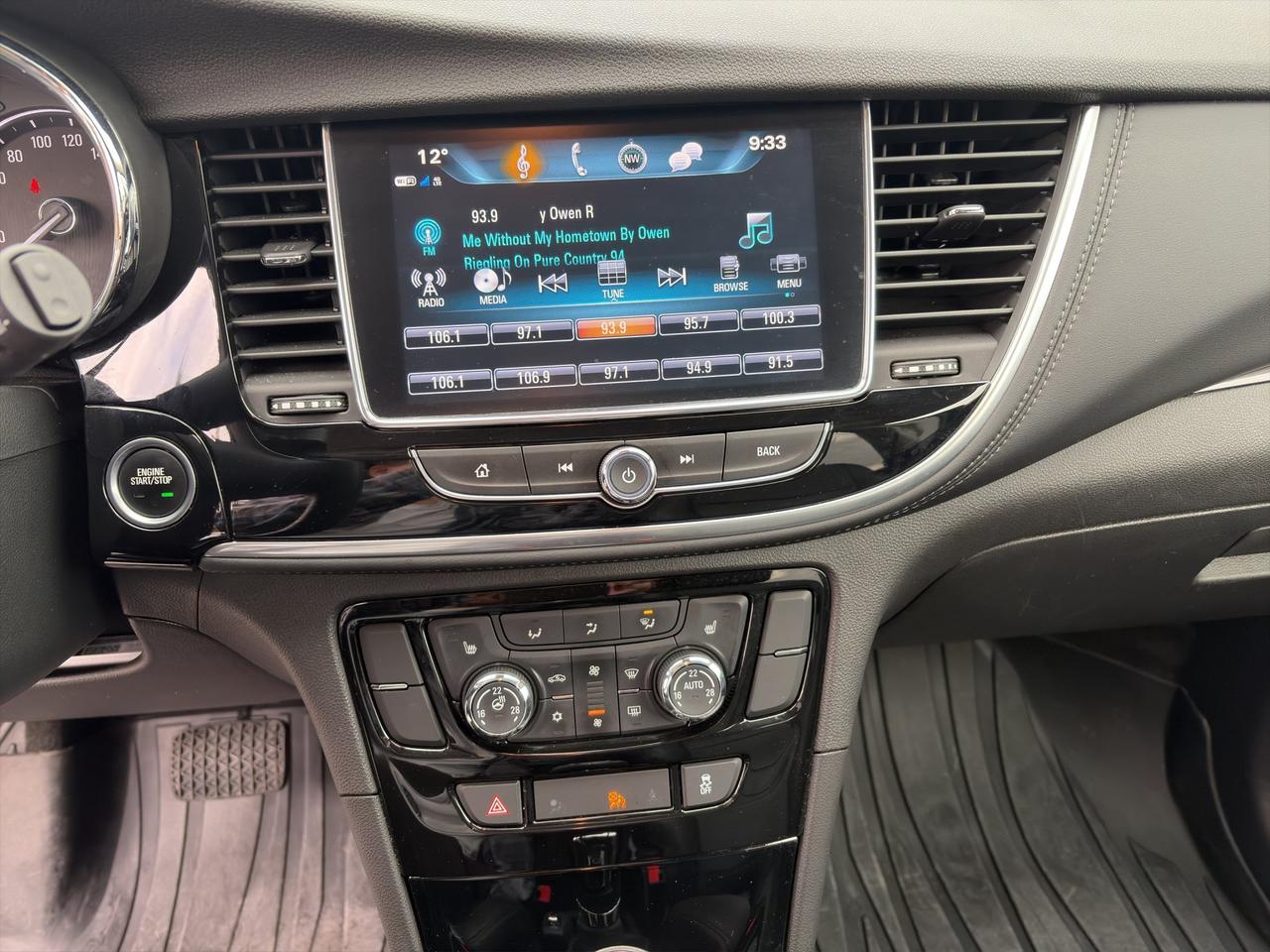 2018 Buick Encore Essence | Cross-Traffic Alert | Blind Spot Monitor | Navigation System | Cruise Control Photo