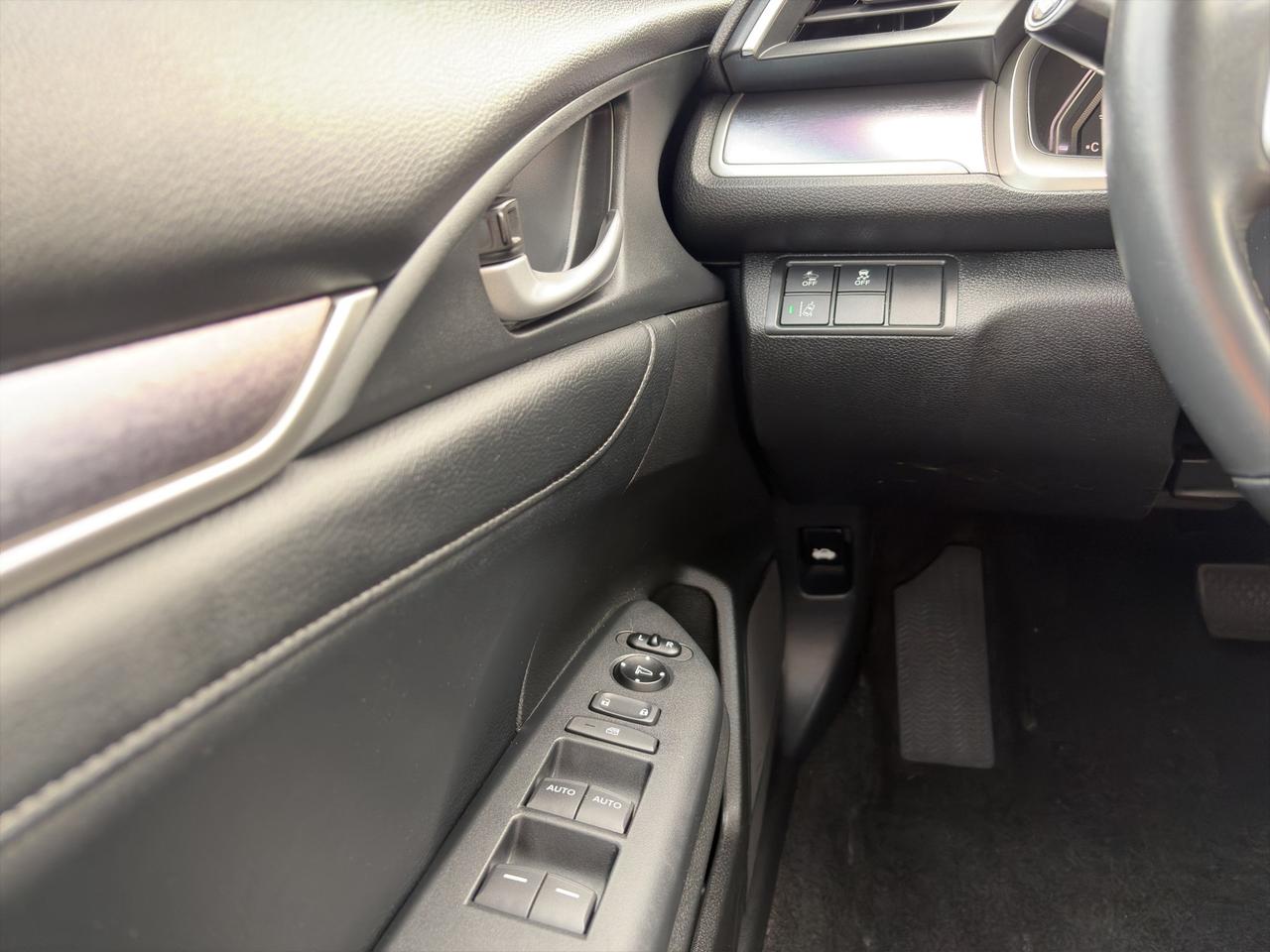 2017 Honda Civic Sedan Touring | Lane Keep Assist | Keyless Entry & Keyless Start Photo