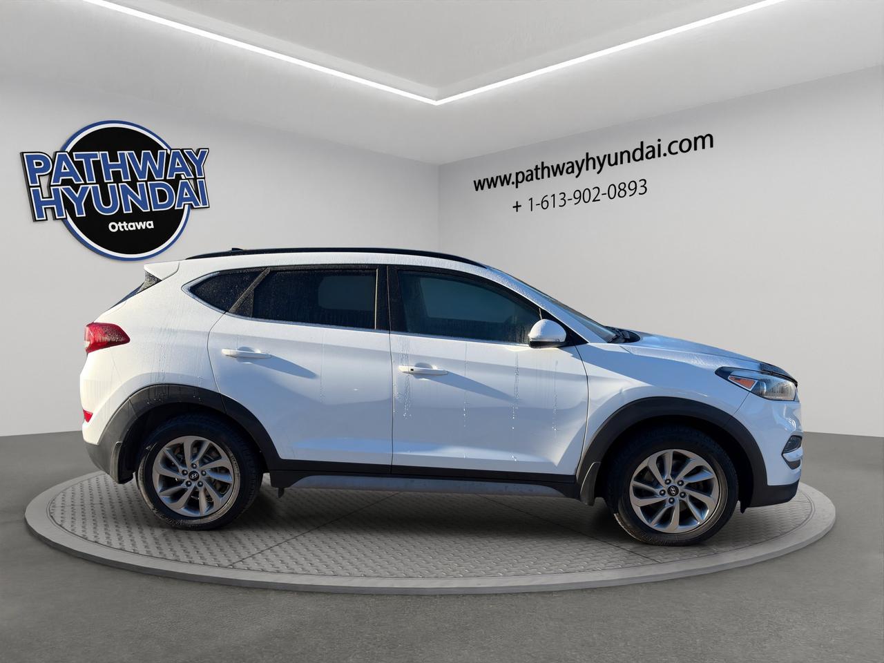 2017 Hyundai Tucson Luxury | Blind Sport Monitor | Rear Parking Aid | Cross-Traffic Alert | Keyless Entry Photo2