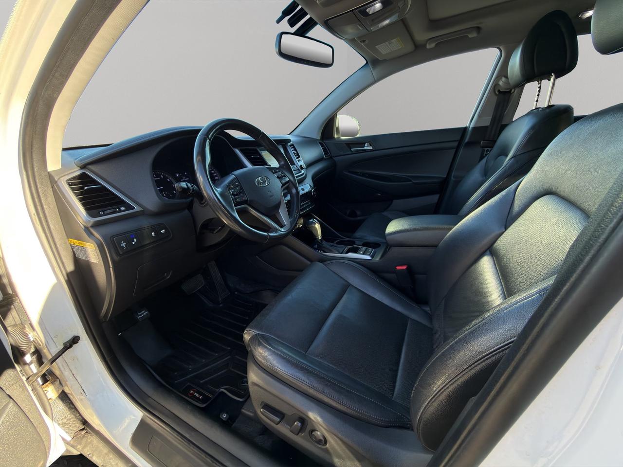 2017 Hyundai Tucson Luxury | Blind Sport Monitor | Rear Parking Aid | Cross-Traffic Alert | Keyless Entry Photo