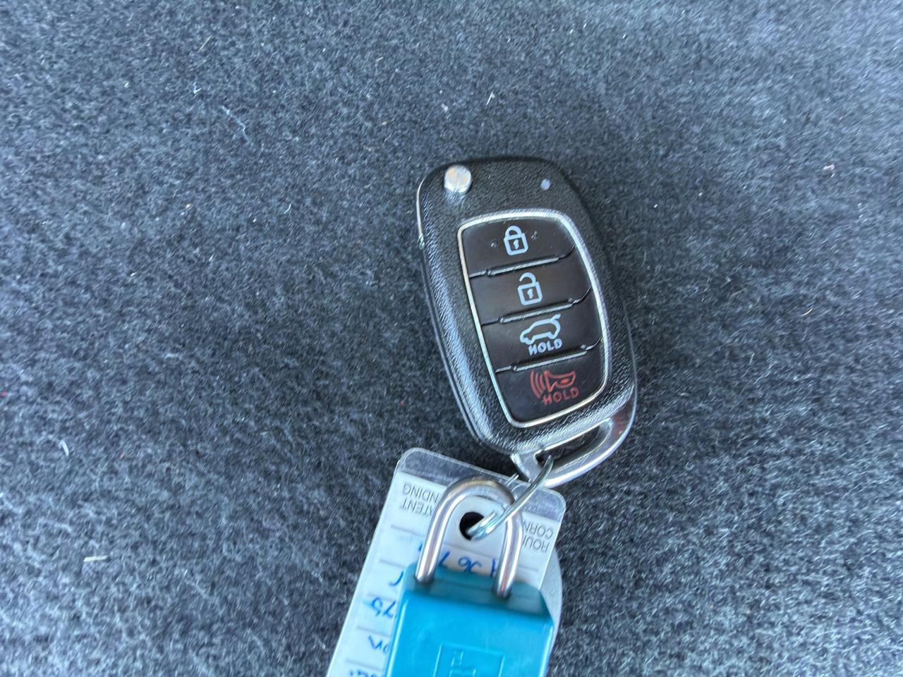 2017 Hyundai Tucson Luxury | Blind Sport Monitor | Rear Parking Aid | Cross-Traffic Alert | Keyless Entry Photo