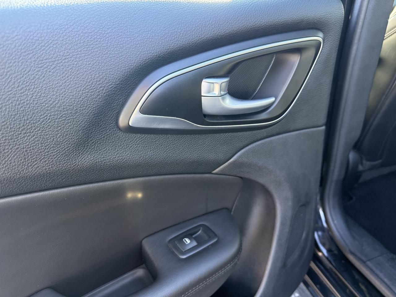 2016 Chrysler 200 C Photo