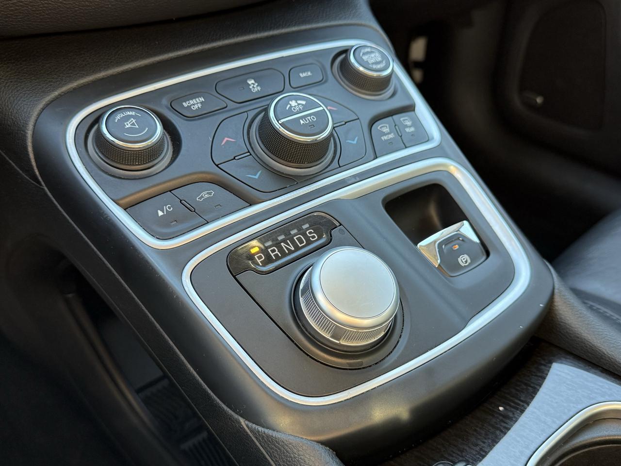 2016 Chrysler 200 C Photo