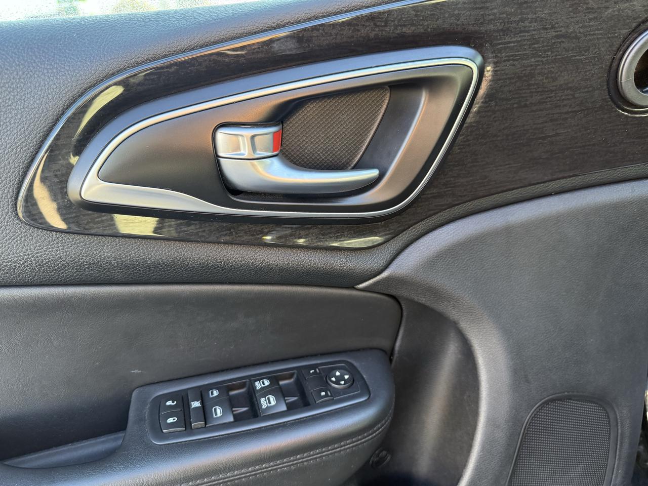 2016 Chrysler 200 C Photo