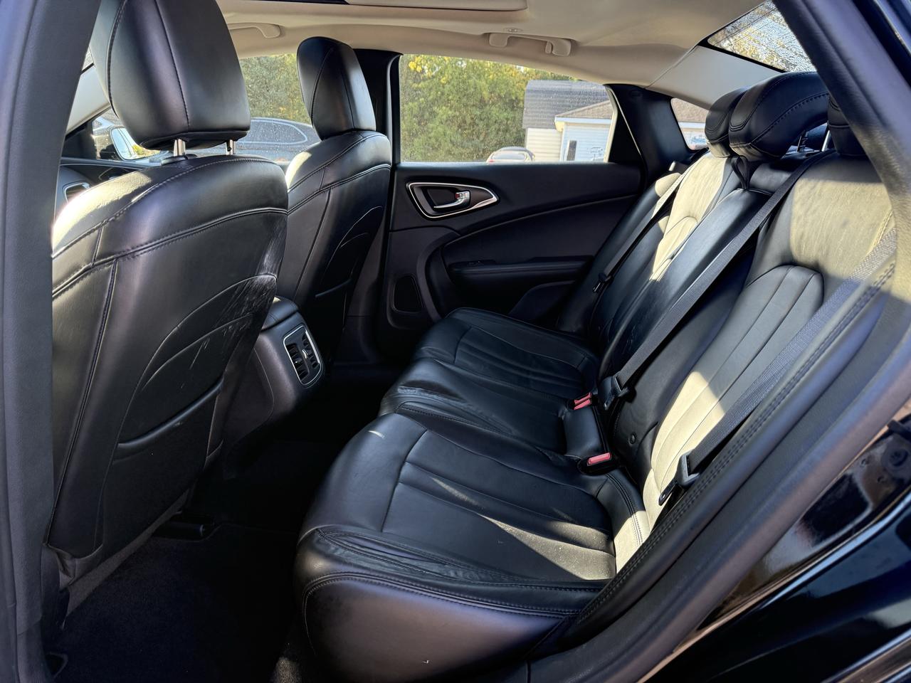 2016 Chrysler 200 C Photo