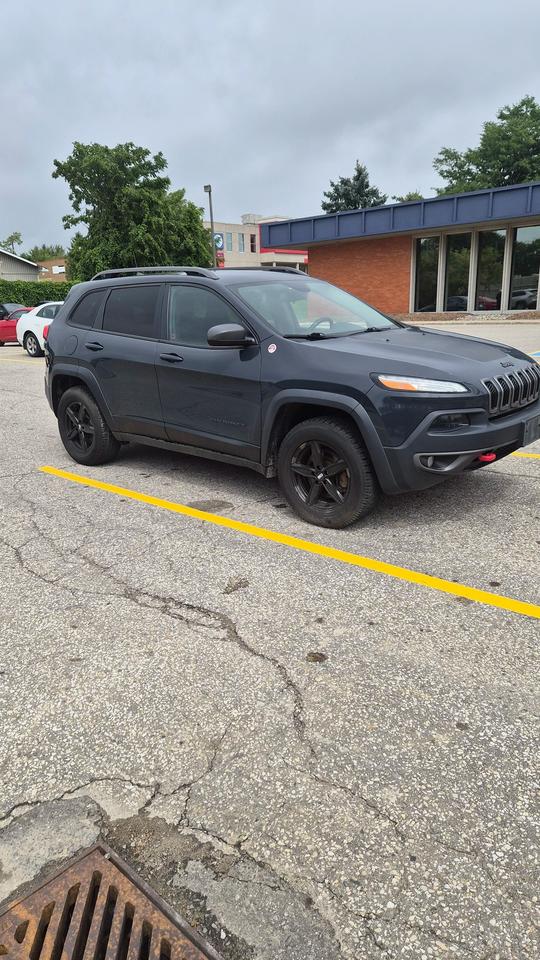 2016 Jeep Cherokee Trailhawk Photo3