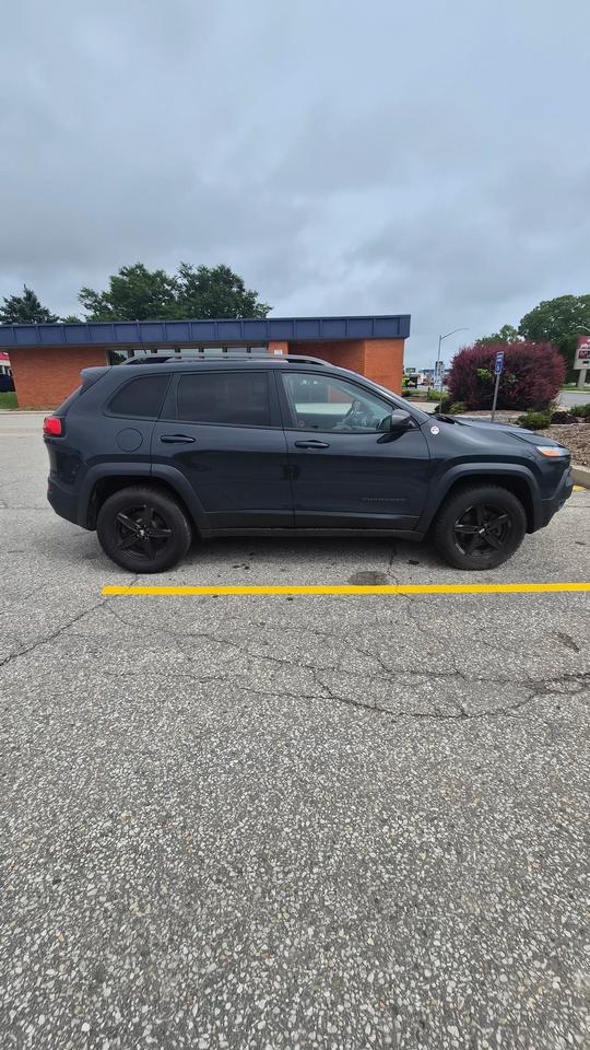 2016 Jeep Cherokee Trailhawk Photo4