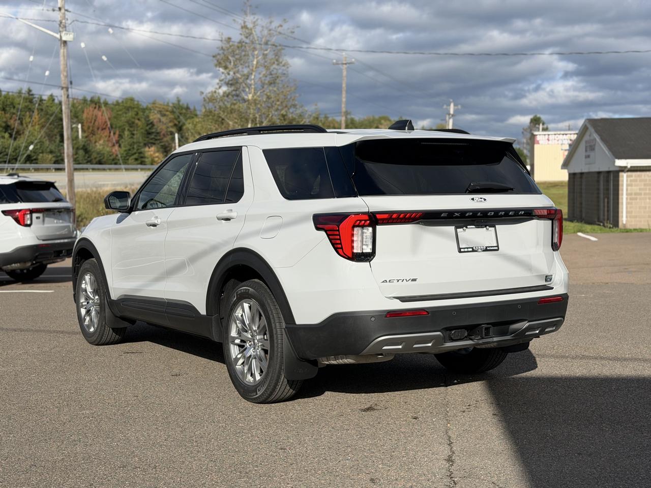 2027 Ford Explorer Active w/200A Pkg 4WD Photo4