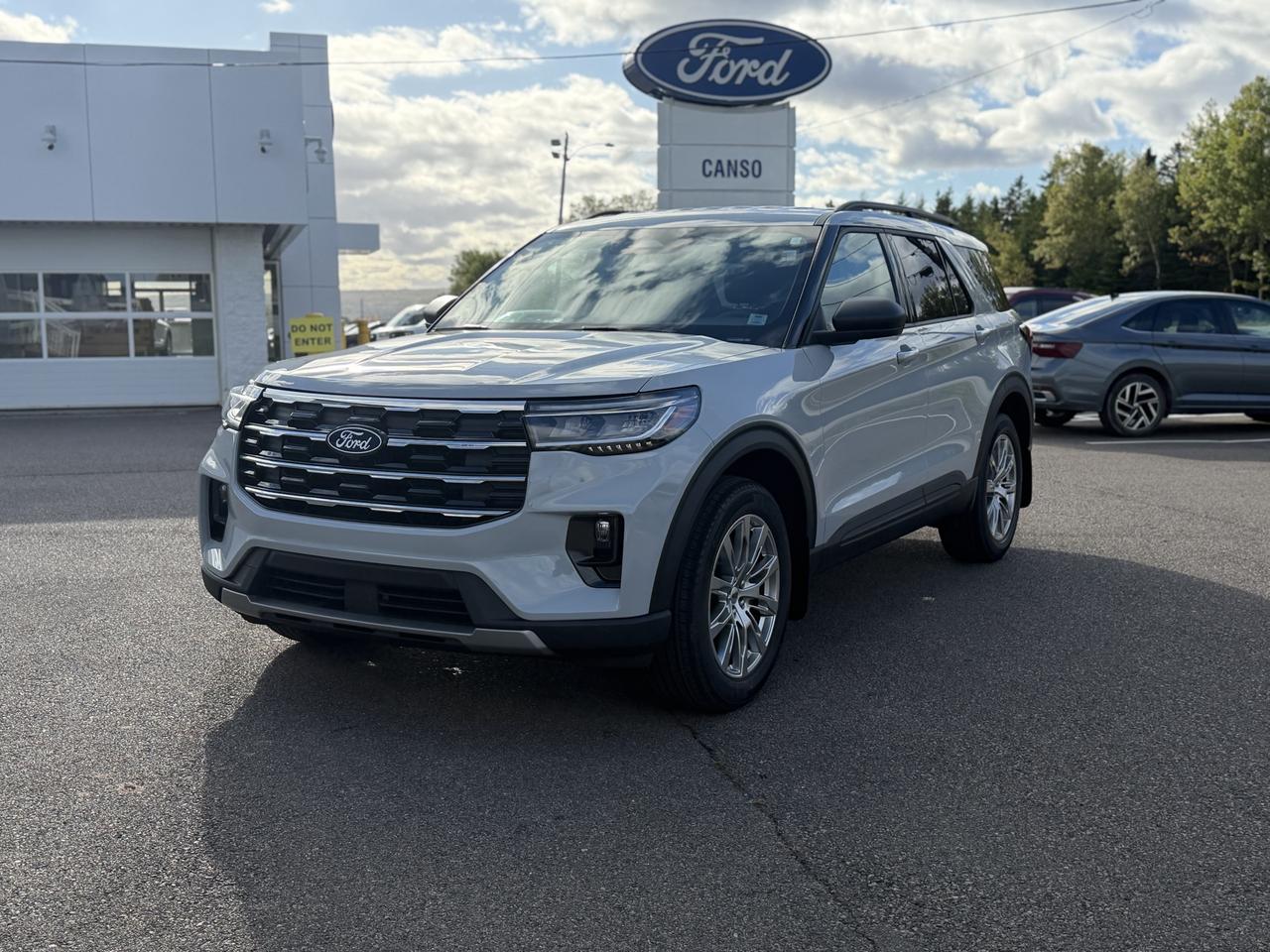 2027 Ford Explorer Active w/200A Pkg 4WD Photo2