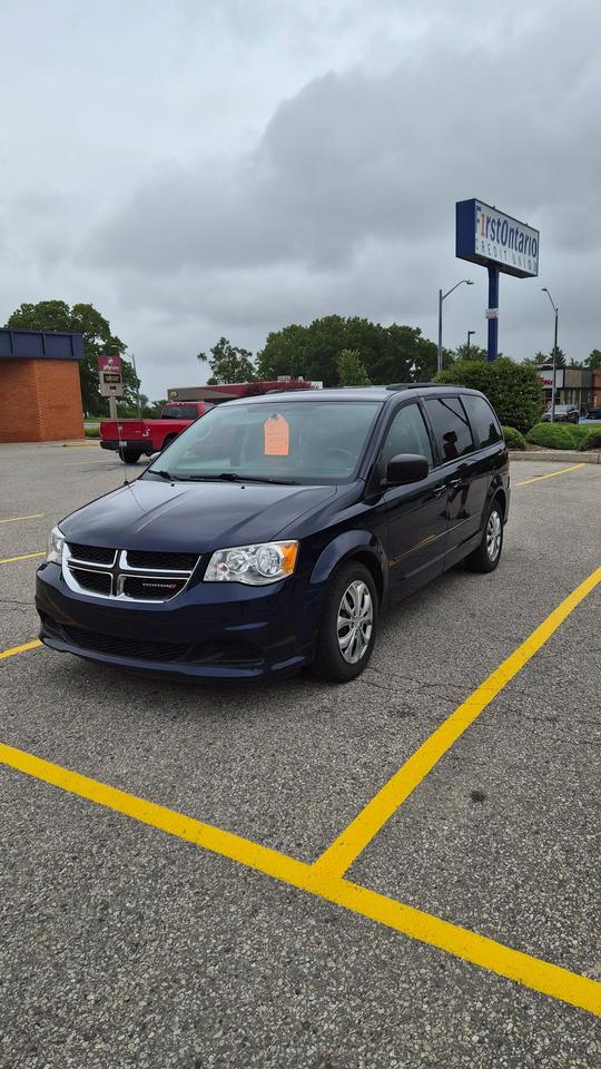 2017 Dodge Grand Caravan SXT Photo1