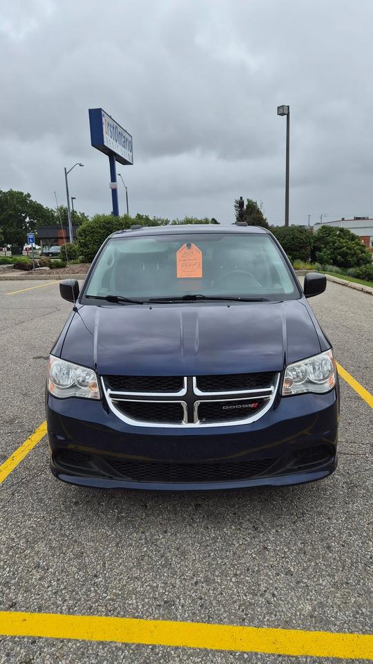 2017 Dodge Grand Caravan SXT Photo2