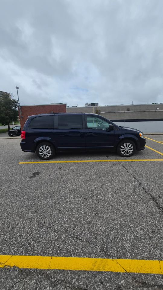 2017 Dodge Grand Caravan SXT Photo4