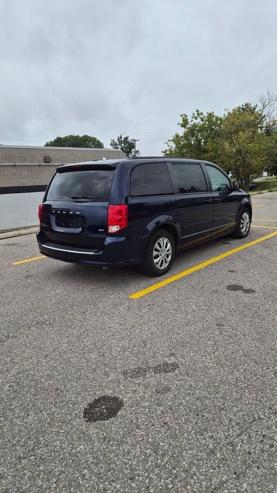 2017 Dodge Grand Caravan SXT Photo