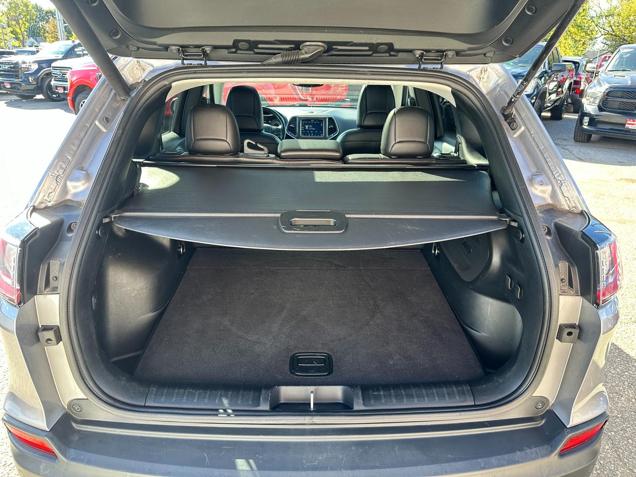 2020 Jeep Cherokee TrailhawkElite4x4 HTD/CLD-LTH PanoRoof PwrGate NAV Photo