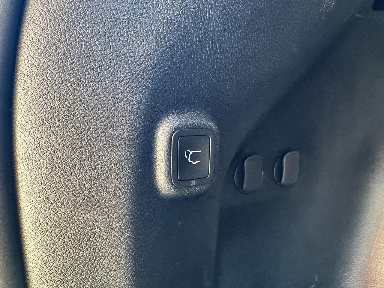 2020 Jeep Cherokee TrailhawkElite4x4 HTD/CLD-LTH PanoRoof PwrGate NAV Photo