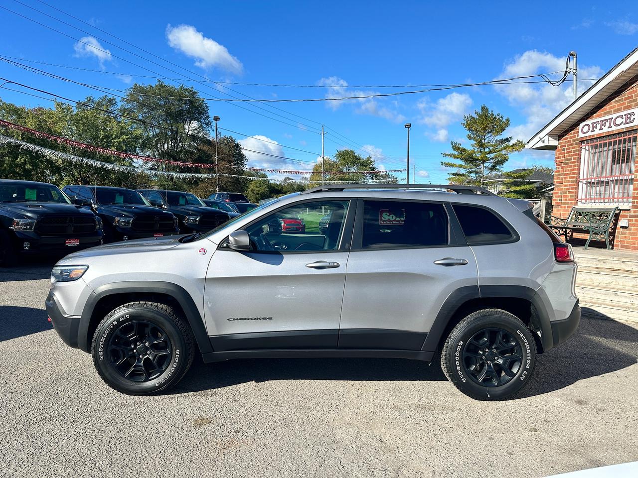 2020 Jeep Cherokee TrailhawkElite4x4 HTD/CLD-LTH PanoRoof PwrGate NAV Photo
