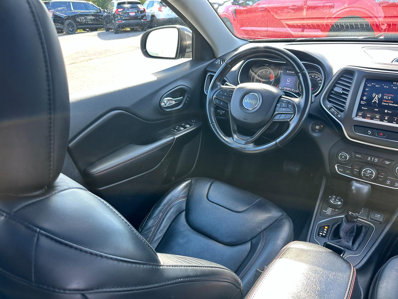 2020 Jeep Cherokee TrailhawkElite4x4 HTD/CLD-LTH PanoRoof PwrGate NAV Photo