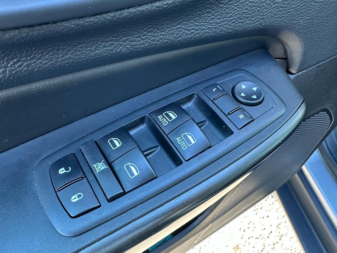 2020 Jeep Cherokee TrailhawkElite4x4 HTD/CLD-LTH PanoRoof PwrGate NAV Photo